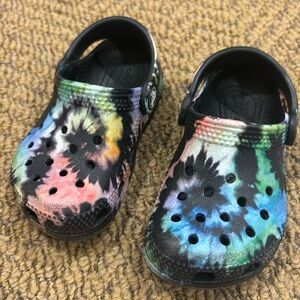 Toddler tie dye crocs size 7